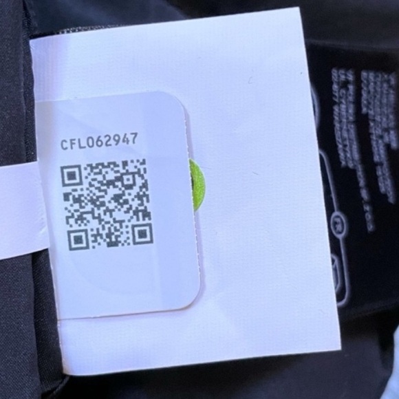 The North Face Girls’ Baltic Reversible Down Black Puffer Jacket - Picture 14 of 15